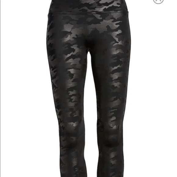 Faux Leather Camo Leggings
SPANX® Size M - Picture 5 of 13